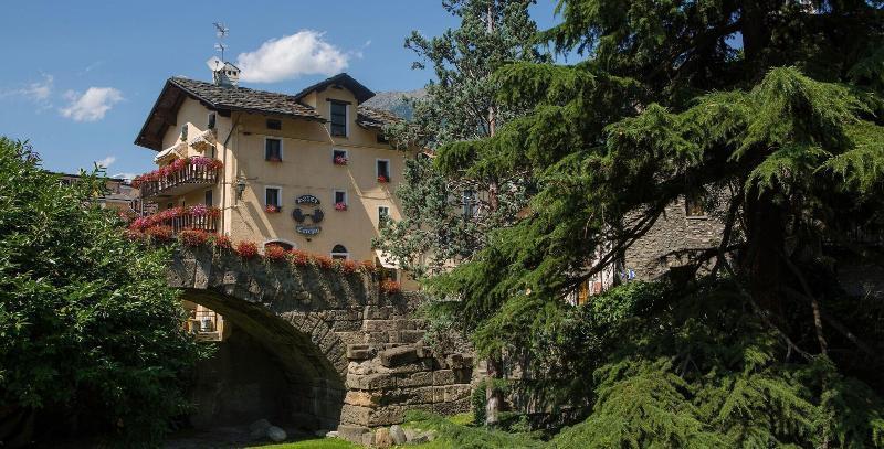 Hotel Cecchin Aosta Dış mekan fotoğraf